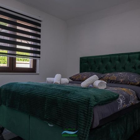 Holiday Houses Green Queen Біхач Екстер'єр фото