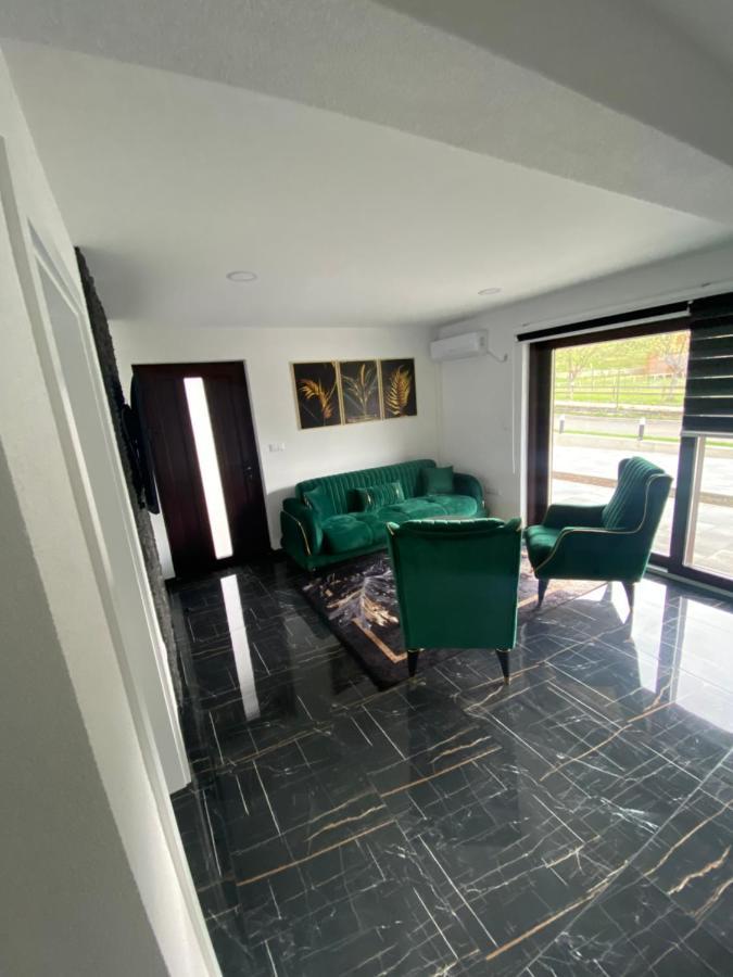 Holiday Houses Green Queen Біхач Екстер'єр фото